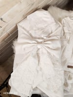 طقم مكون من مدس مواليد + فستان + قبعة فرنسية + لفة...