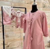 روب ام مكون من قطعتين + افرول مقاس من 0-3+قبعة فرن...