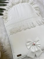 محمل مولود + فستان مولوده من 0-3 + قبعة فرنسية