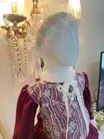 فستان بناتي فخم مع الشك والبروش الفكتوري