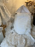 مدس الطرحة مزين بالكريستال