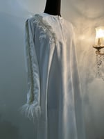 روب ام مزين بالريش و الكريستال