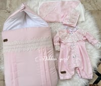 مدس + لفة مواليد + افرول مقاس من 0-3+ قبعة فرنسية