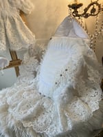 مدس الطرحة مزين بالكريستال