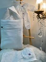 مفرش مواليد + افرول مقاس من 0-3 + قبعة فرنسية + لف...