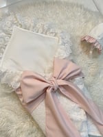 مدس اوف وايت مع فيونكة لون غبار الورد + قبعة فرنسي...