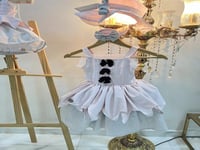 فستان الفيونكات مع قماش المنقط و غبار الورد