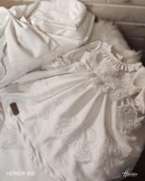 طقم مكون من مدس مواليد + فستان + قبعة فرنسية + لفة...