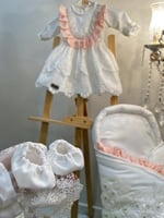 طقم مولوده باللون الخربزي المميز مكون من مدس + فست...