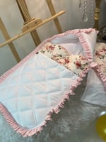 مدس اوف وايت مع الورد وحواف لون وردي+ لفة مواليد +...