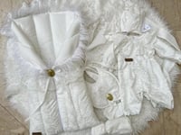 طقم بناتي مكون (مفرش مواليد + لفة + افرول مقاس من...