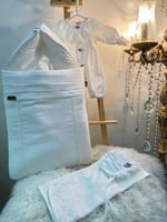 مفرش مواليد + افرول مقاس من 0-3 + قبعة فرنسية + لف...