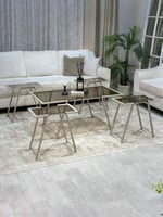 طقم طاولات شنباني أنيق بسطح زجاجي بني ولمسات معدني...