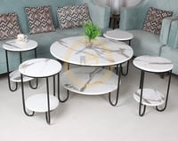 طقم طاولة لون أسود مع 4 طاولات صغيرة خدمة بسطح خشب...