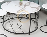 طقم طاولة لون أسود مع 4 طاولات صغيرة خدمة بسطح خشب...