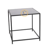 طاولة خدمة فاخرة بقواعد حديدية سوداء وسطح زجاجي أس...