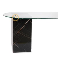 طاولة تقديم بديل رخام لون اسود مع زجاج شفاف