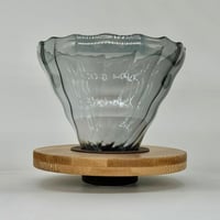 قمع v60 زجاج سموك قاعدة خشب 02