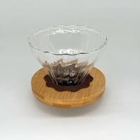 قمع زجاجي 01 بقاعدة خشب