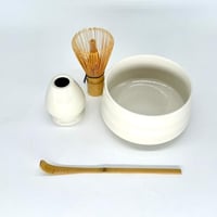 طقم ادوات الماتشا ابيض