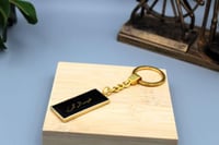 ميدالية مفاتيح بتصميم انيق وخفيف باللون الاسود الم...