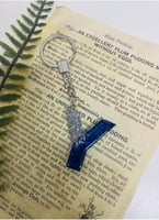 ميدالية مفاتيح أنيقة بحرف Y من الريزن الفاخر المطر...