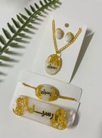 طقم بناتي انيق سلسال واسوارة وحلق وتوكة شعر باسم م...