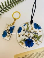 تعليقة سيارة عبارة وميدالية مفاتيح بالاسم انيقة با...