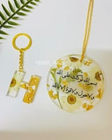 تعليقة سيارة وجه واحد بالورد المجفف الاصفر وميدالي...