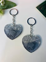 ميدالية مفاتيح على شكل قلب مطرز بورق الفضه من الري...