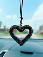 تعليقة سيارة على شكل قلب باللون الاسود المزخرف بحب...