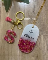 تعليقة سيارة وجهين مع ميدالية مفاتيح حرف كبير مطرز...