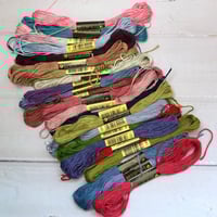 50 لون خيط تطريز خيوط