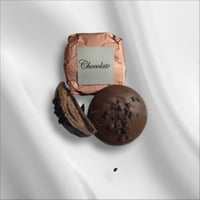 شوكلت مع قطعة بسكويت وكريمة