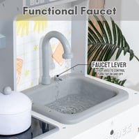 مطبخ خشبي تفاعلي للاطفال بصنبور مياه