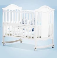 سرير أطفال خشبي هزاز متعدد الاستخدامات