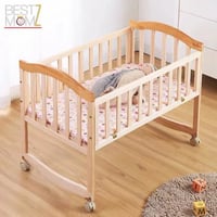 سرير أطفال خشبي صغير هزاز