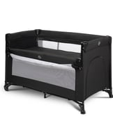 سرير أطفال متنقل بجانب سرير الأم