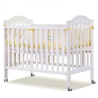 سرير أطفال خشبي كلاسيكي مع قاعدة حديدية متينة