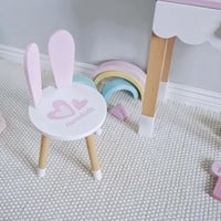 طاولة تزيين مع الاكسسورات