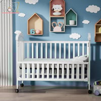 سرير أطفال خشبي بجانب سرير الأم بتصميم أنيق ومريح