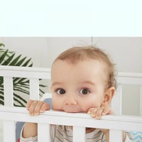 سرير أطفال خشبي هزاز متعدد الاستخدامات