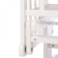 سرير أطفال خشبي صغير