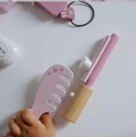 طاولة تزيين مع الاكسسورات