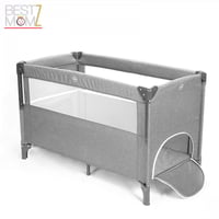 سرير أطفال متنقل بجانب سرير الأم