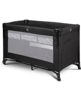 سرير أطفال متنقل بجانب سرير الأم