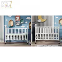 سرير أطفال خشبي بجانب سرير الأم بتصميم أنيق ومريح