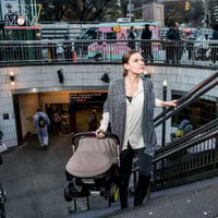 عربة أطفال وكرسي سيارة -بيج