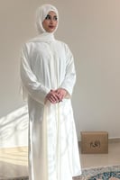 عبايه بطقطق وجيوب لون أبيض 1317