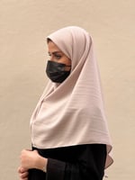 حجاب اسلامي مع مطاط